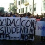 I NO TAP DI NUOVO A LECCE CITTA’, INSIEME AGLI STUDENTI, CHE “si riappropriano del loro diritto a un’ istruzione non manipolata dalle multinazionali, e degli spazi destinati alla cultura e non a speculatori ed affaristi”