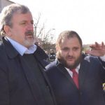 ZANG TUMB TUMB, CIAK E A NARDO’ SI GIRA “IL ROTTAMATORE”, FILM DEI TELEFONINI BIANCHI, PROTAGONISTA UNA COPPIA D’ ECCEZIONE