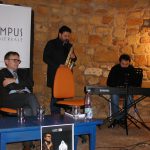 PUGLIA, LE VIE DEL JAZZ PASSANO DA SALIGNANO. NELLA TORRE, LA SERATA DI PAROLE E NOTE DELL’ ASSOCIAZIONE LAMPUS.  UGO SBISA’ A leccecronaca.it: ‘IO, ROUND MIDNIGHT, CON MILES DAVIS, STAN GETZ E FRANK SINATRA’