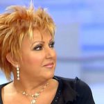IL CASO / LA BARCA NON VA PIU’, E ORIETTA BERTI ANNUNCIA DI VOLER VOTARE PER IL M5S, SCATENANDO UNA BUFERA. POI CHIOSA SU MATTEO RENZI, FERENDONE LA VANITA’: “Per sembrare bello si fa le lampade”