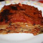 LECCECRONACHE/ELLA,JOHN E LA PARMIGGIANA CON DUE G