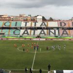 LA PARTITA / IL LECCE PRENDE DUE TRAVERSE, MA UN SOLO PUNTO, BUONO PERO’ A CONSOLIDARE IL PRIMATO: IL CATANIA AFFONDA ROVINOSAMENTE A MONOPOLI