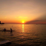 APERITIVO SUL MARE, FINO AL TRAMONTO, IN UNA CORNICE UNICA, AL LIDO OASI DI SANT’ISIDORO