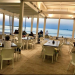 APERITIVO SUL MARE, FINO AL TRAMONTO, IN UNA CORNICE UNICA, AL LIDO OASI DI SANT’ISIDORO