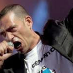 NANDU POPU REGALA UN INEDITO ALLA “DEA TRANS”. IL PREZIOSO CONTRIBUTO DEL CANTANTE DEI SUD SOUND SYSTEM IN PRIMA NAZIONALE ALL’APOLLO IL 4 DICEMBRE