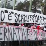“Tra vent’anni voglio poter guardare in faccia mio figlio, e dirgli che…”…A TARANTO DUEMILA GIOVANI CHE NON SI RASSEGNANO IN CORTEO CONTRO IL MOSTRO