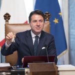 PRONTI, VIA? VIA LIBERA  ALLE NUOVE TECNOLOGIE DELLE MULTINAZIONALI TELEFONICHE. PAOLO GENTILONI AFFIDATO A UNA NUOVA FAMIGLIA NELLA COMUNITA’ EUROPEA. E PRIMO SEGNALE DI CONTRORIFORMA SULL’IMMIGRAZIONE, CONTESTATI I PROVVEDIMENTI DELLA REGIONE FRIULI VENEZIA GIULIA “discriminatori”