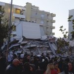 FORTISSIMO TERREMOTO IN ALBANIA, COLPITA LA STESSA ZONA DI DUE MESI FA. SI TEMONO DECINE DI MORTI E CENTINAIA DI FERITI. QUESTA VOLTA ANCHE A LECCE CITTA’ IL FENOMENO E’ STATO SENTITO CON INTENSITA’. PREOCCUPA LA CRESCENTE INSTABILITA’ DELL’ AREA TERRESTRE E  MARINA DOVE TAP COSTRUISCE IL GASDOTTO