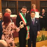 AL SINDACO DI SAN DONATO DI LECCE IL PRESTIGIOSO RICONOSCIMENTO DI ‘AMBASCIATORE D’ITALIA’. E ALESSANDRO QUARTA A leccecronaca.it RACCONTA UNA SODDISFAZIONE DA CONDIVIDERE CON LA SUA COMUNITA’