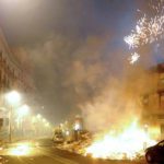 LA GUERRA DEI BOTTI DI FINE ANNO: PIU’ DI DUECENTO FERITI, E DI NUOVO – COME NON ACCADEVA DA SETTE ANNI – ANCHE UN MORTO. IL SALENTO INDENNE