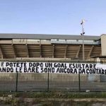 GLI ULTRAS DEL LECCE PROTESTANO CONTRO L’ IPOTESI DI RIPRENDERE IL CAMPIONATO DI CALCIO