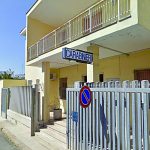 MINACCIA UN TABACCAIO E FINISCE AI DOMICILIARI