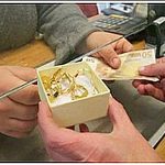 TENTANO DI TRUFFARE COMPRA-ORO, DENUNCIATI IN DUE