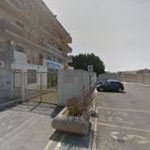 AGGREDISCE I POLIZIOTTI E FINISCE IN CARCERE