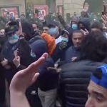 MONTA LA RABBIA DEGLI ESERCENTI: “Siamo costretti da un anno agli arresti domiciliari, noi non siamo criminali ma pacifici. Siamo qui solo per dire che vogliamo lavorare”. MANIFESTAZIONE NAZIONALE OGGI A ROMA, NONOSTANTE IL DIVIETO. ECCO QUELLO CHE E’ SUCCESSO
