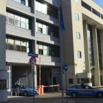 SE LA PIGLIA CON…UN SEMAFORO, DENUNCIATO