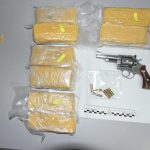 DROGA E ARMI NELL’AUTO, PORTATO IN CARCERE