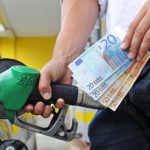 CON MARIO DRAGHI I SOLDI NON BASTANO PIU’, BENZINA E GASOLIO ALLE STELLE, FAMIGLIE IN AFFANNO, CONSUMATORI ALLARMATI, IL GOVERNO TACE