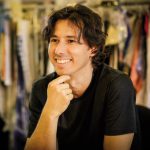 IL SAGGIO DI DARIO CASALINI ESORTA A VESTIRE BUONO, PULITO E GIUSTO PER TORNARE AD UNA MODA SOSTENIBILE