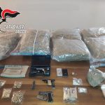 MAXI OPERAZIONE ANTIDROGA, SEQUESTRATE ARMI ED UNA INGENTE QUANTITA’ DI MARIJUANA ED EROINA