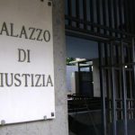 GIOVANE MINACCIA RIPETUTAMENTE LA MADRE PER SOLDI