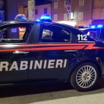 ARMATO DI PISTOLA NEL BUIO A CASA DI UN’ANZIANA DI CARMIANO, LEI REAGISCE E LUI SCAPPA