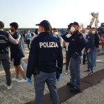 E’  STATO SMANTELLATO OGGI UN SODALIZIO CRIMINALE CHE GESTIVA L’IMMIGRAZIONE CLANDESTINA VERSO LE COSTE DELLA CALABRIA E DEL SALENTO. ARRESTATI E PORTATI IN CARCERE VENTINOVE TRAFFICANTI DI ESSERI UMANI