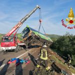 DRAMMATICO INCIDENTE STRADALE IN AUTOSTRADA, PULLMAN PARTITO DA LECCE FINISCE IN UN BURRONE