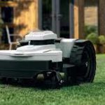 STANCO DI TAGLIARE L’ERBA? UN ROBOT PUO’ AIUTARTI