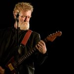 GLEN HANSARD IN CONCERTO AL TEATRO PETRUZZELLI  DI BARI. leccecronaca.it E’ ANDATA A SENTIRLO: “Hi Glen, I’m a journalist and a fan… How are you?“