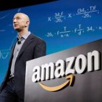 LECCE TERRA DI CONQUISTA DELLE MULTINAZIONALI. JEFF BEZOS, CHE DA SOLO POSSIEDE 196 MILIARDI DI DOLLARI, SI PRENDE PER DUE GIORNI PIAZZA SANT’ORONZO. CI METTERA’ ”un’installazione immersiva e instagrammabile”. WHAT’S? 