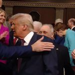 “Questo non è normale”, IL PESCE D’APRILE ANTICIPATO IN MONDOVISIONE DELLA ON. STANSBURY AI DANNI DI TRUMP