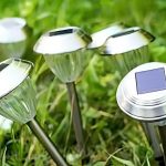 LAMPIONI SOLARI A LED: LUCE POTENTE E CONSUMI RIDOTTI PER I PROPRI SPAZI OUTDOOR