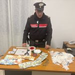 IN SALA SCOMMESSE DI CAMPI SALENTINA I CARABINIERI SCOPRONO SPACCIO DI DROGA E ARRESTANO IL GESTORE