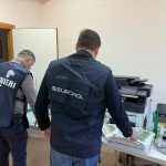 L’ANALISI DELLA BLOCKCHAIN, CIOE’ IL REGISTRO DIGITALE CONDIVISO DAI TRUFFATORI, PORTA I CARABINIERI A SCOPRIRE UNA ZECCCA DI SOLDI FALSI