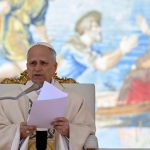 PAPA LEONE XIV HA INIZIATO IL SUO MINISTERO ESORTANDO A NON DIMENTICARE CHI SOFFRE A CAUSA DELLA GUERRA: “a Gaza i bambini, le famiglie, gli anziani sopravvissuti sono ridotti alla fame”
