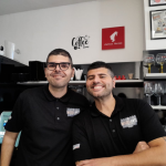 FELICITA’ E’ MANGIARE UN PANINO, UN CAPPUCCINO, INSIEME IN UN BAR. A leccecronaca.it ANDREA E MATTEO MICCOLI RACCONTANO IL SEGRETO DI “Miscelarte”, IL LOCALE CHE A LECCE RENDE IMMEDIATAMENTE FELICI CHI VI ENTRA