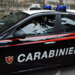 IGNORA L’ALT DEI CARABINIERI: ERA ALLA GUIDA CON PATENTE SOSPESA ED E’ RISULTATO POSITIVO ALL’HASHISH
