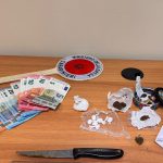 AFFIDATO IN PROVA AI SERVIZI SOCIALI SORPRESO CON DROGA E COLTELLO