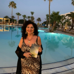 LESSICO FAMIGLIARE. MARIA RAFFAELLA SANTORO PARLA DELLA SUA ESPERIENZA DI SCRITTRICE, MOGLIE E MADRE