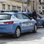 NARDÒ, TENTANO DI RUBARE UN’AUTO: UN ARRESTO E DUE INDAGATI DOPO SCONTRO CON LA VOLANTE DELLA POLIZIA