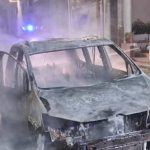GALATINA, AUTO IN FIAMME ALL’ALBA: DISTRUTTA UNA VETTURA, DANNEGGIATE ABITAZIONI E LINEE TELEFONICHE
