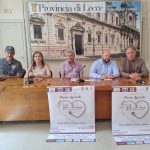 RESOCONTO DELLA PRESENTAZIONE DI QUESTA MATTINA IN PROVINCIA DEL PREMIO “Voli di Versi”. LA CERIMONIA DI CONSEGNA A COPERTINO SABATO 30