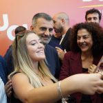 SORRISO AL SELFIE! IL PRIMO EXIT POLL FOTOGRAFA UNA VITTORIA DI ANTONIO DECARO CON PERCENTUALE SCHIACCIANTE. LO BUONO DOPPIATO