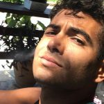 LECCE, MUORE DI NOTTE IN UN PARCHEGGIO, INUTILI I SOCCORSI: L’AMICO SCOMPARE PRIMA DEL LORO ARRIVO