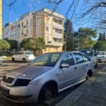 LECCE, RIONE SANTA ROSA: PROPRIO SULLA STRADINA A LATO DELLA CHIESA, SPICCA UNO STRANO PARCHEGGIO