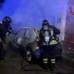 NOTTE DI FIAMME NEL SALENTO: COLPITI CINQUE VEICOLI E UNA CASA