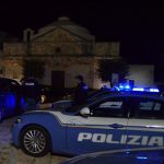 OSTUNI, INSEGUIMENTO DELLA POLIZIA PER FURGONE E MOTO RUBATI