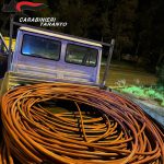COLPO NOTTURNO ALLE INFRASTRUTTURE ELETTRICHE: BLOCCATO UN AUTOCARRO CARICO DI RAME, UN UOMO IN MANETTE