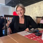 Il SUDORE E LA MASCHERA: ELISA BUONO, ANATOMIA DI UN MADE IN ITALY CHE NON SI PIEGA AL CARNEVALE DEI FURBI